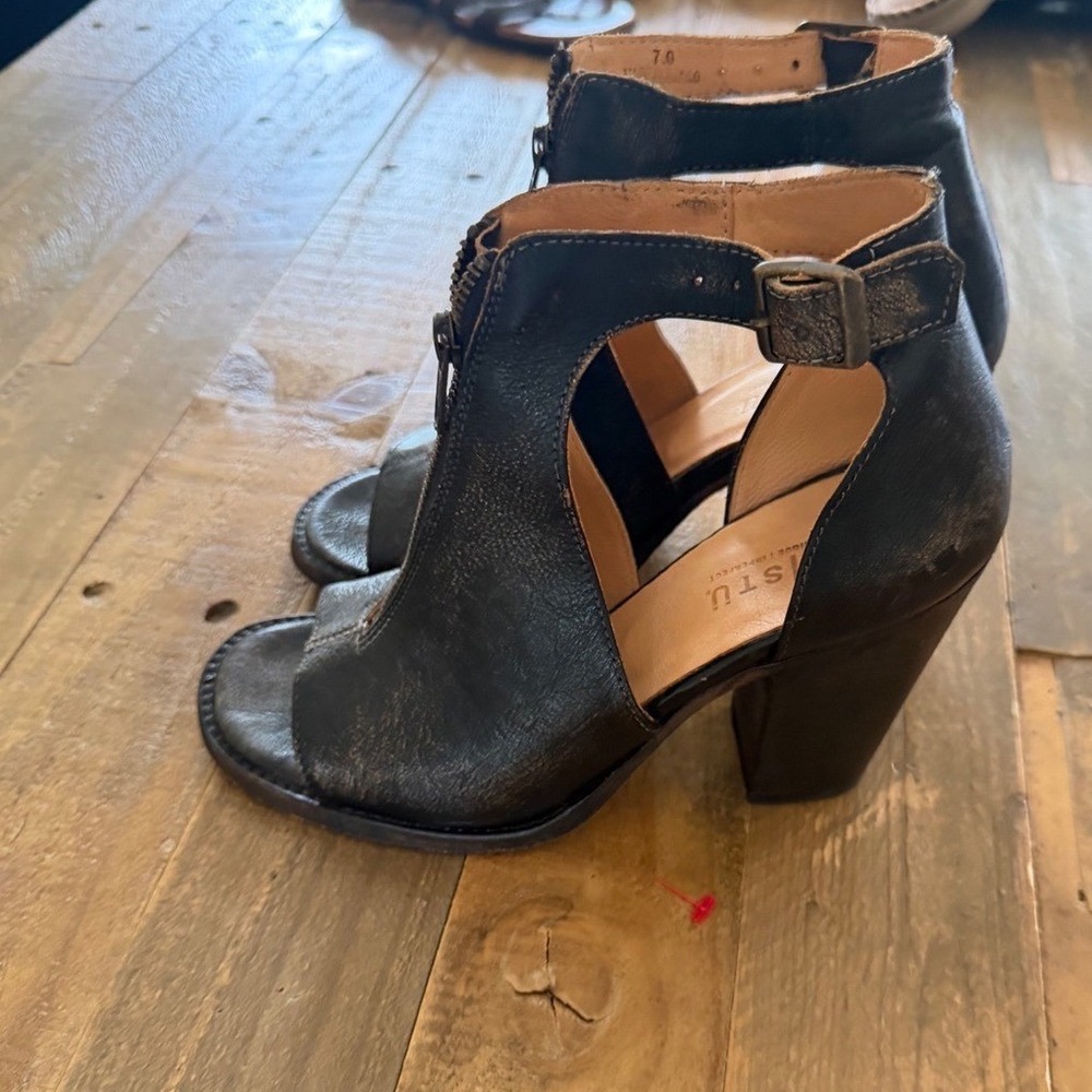 Bed Stu Black Leather Distressed Zip Front Open Toe Block Heel Sandals Womens 7
